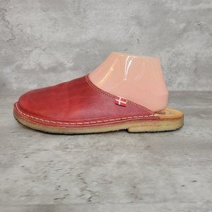 Duckfeet Clogs Womens Size 38 US 7.5 Red Slip On Leather Shoes Danish Crepe Sole